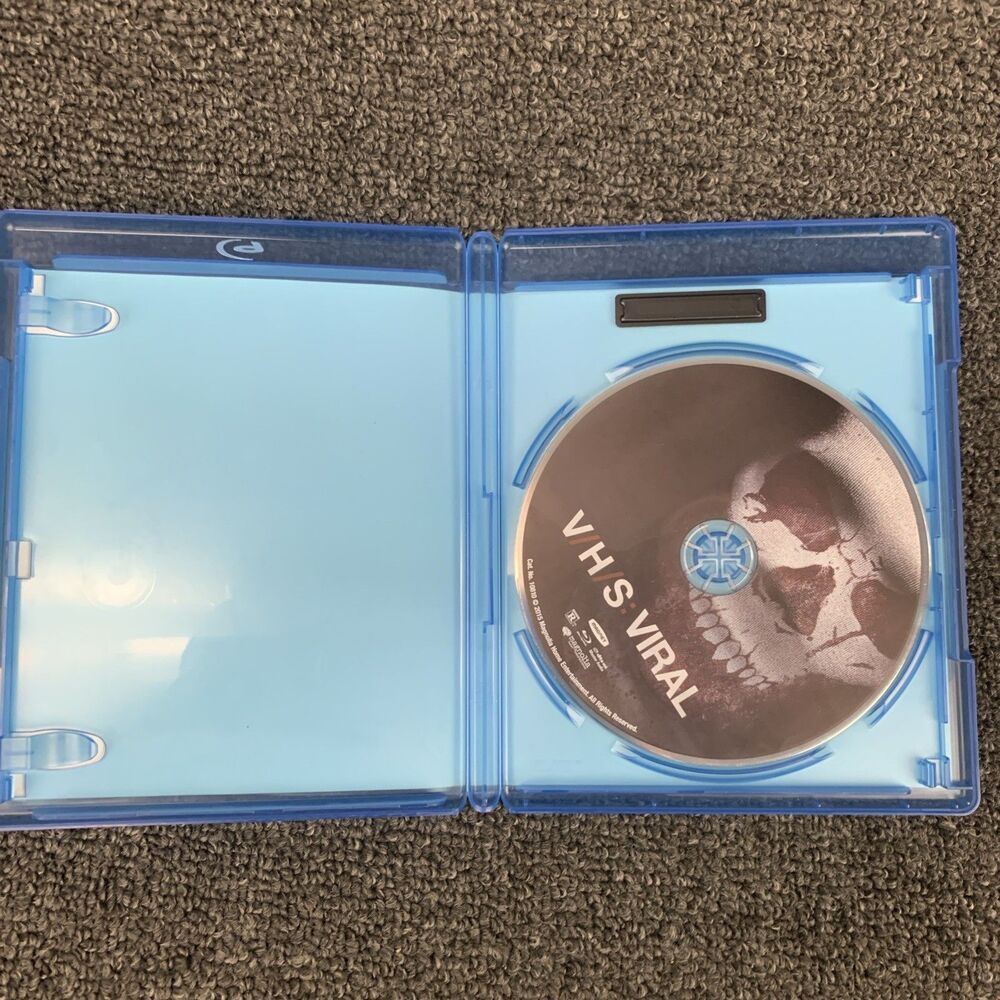 V / H / S: Viral [Blu-ray 2015] Horror Anthology V/H/S 3 Viral Found Footage - Picture 3 of 4